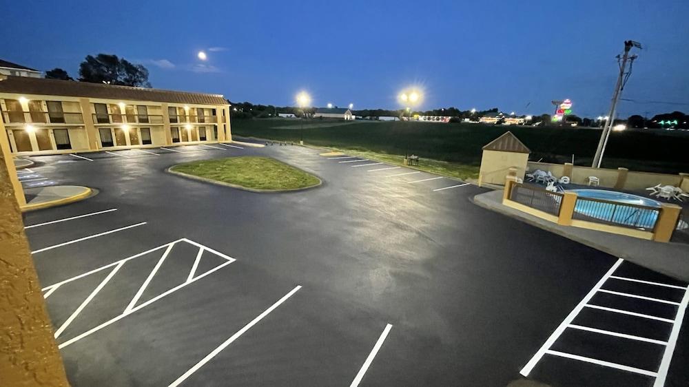 Days Inn By Wyndham Oak Grove/Ft. Campbell Exterior foto