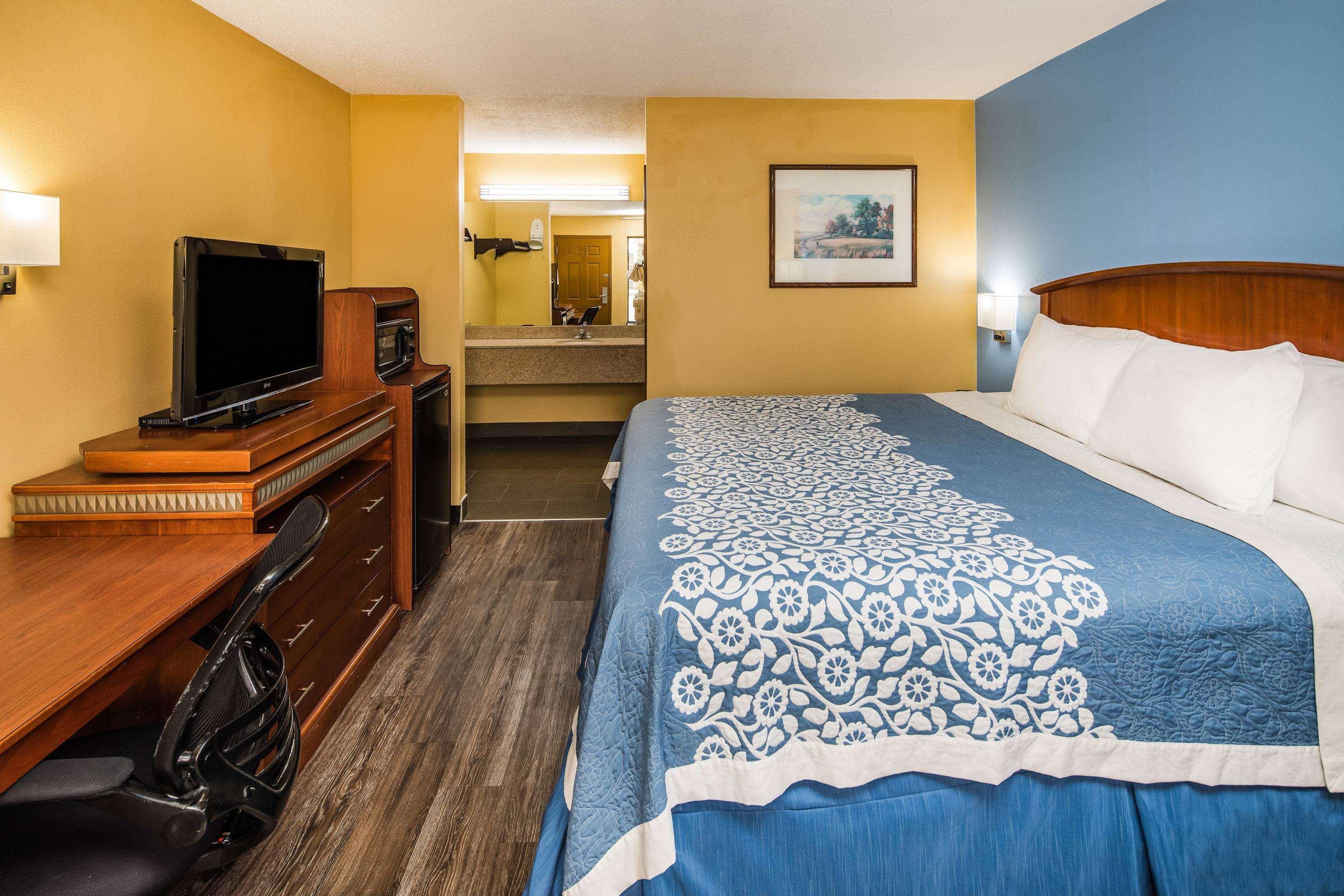 Days Inn By Wyndham Oak Grove/Ft. Campbell Exterior foto