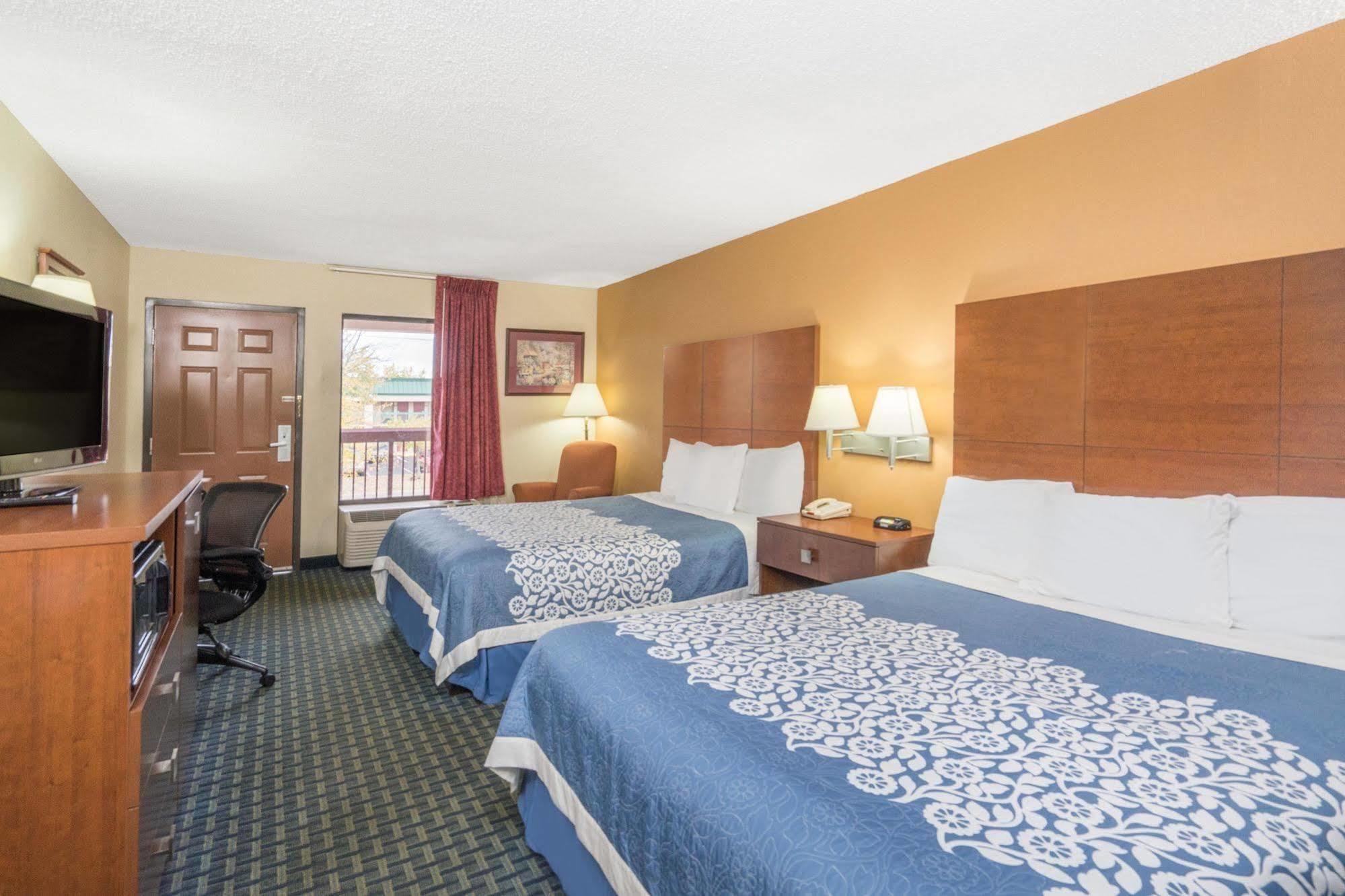 Days Inn By Wyndham Oak Grove/Ft. Campbell Exterior foto