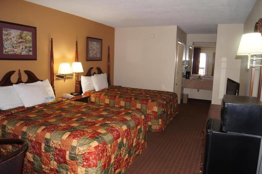 Days Inn By Wyndham Oak Grove/Ft. Campbell Exterior foto